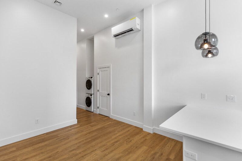 Building Photo - 101 Richmond St