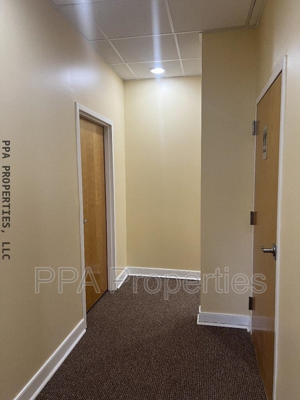 Building Photo - 3717 University Dr