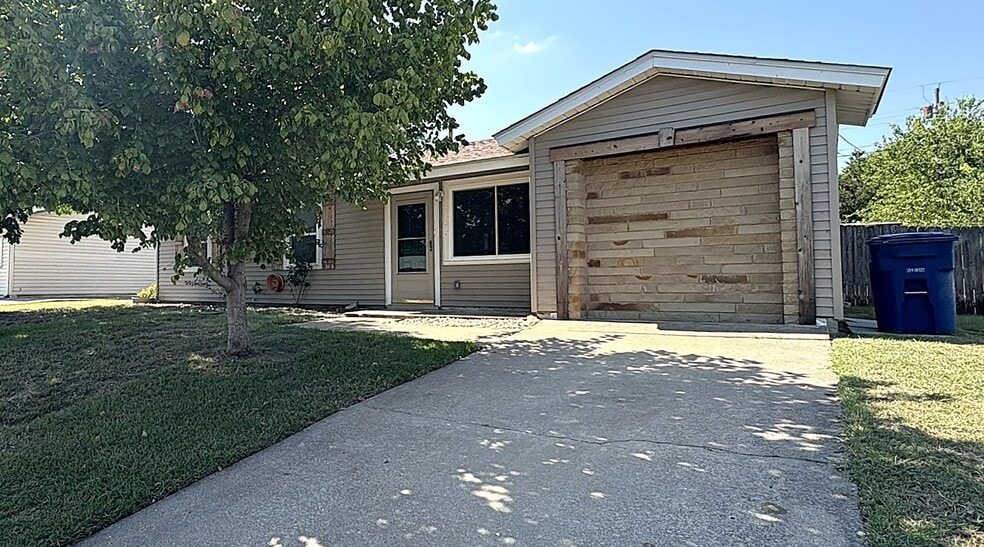 Primary Photo - 120 South Dr