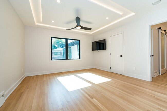 master bedroom - 611 W 49th St