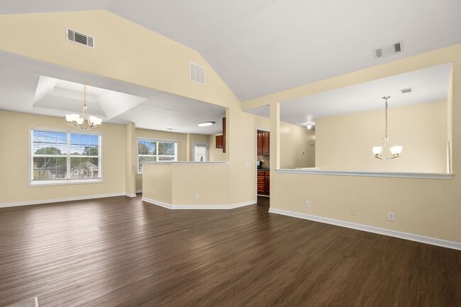 Building Photo - Charming Flowery Branch Home!