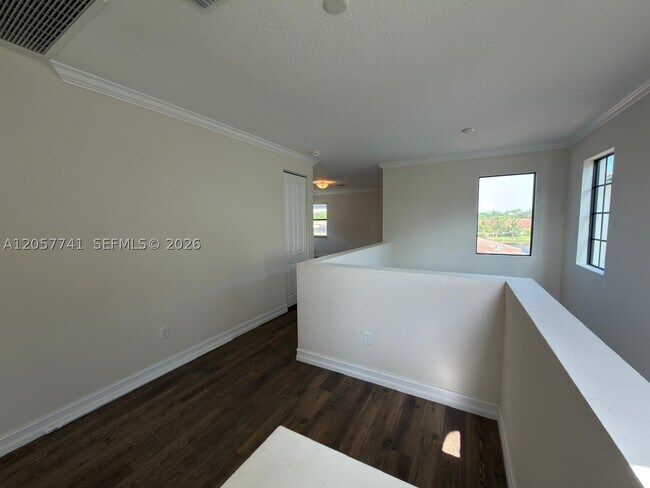 Building Photo - 455 SW 113th Ln