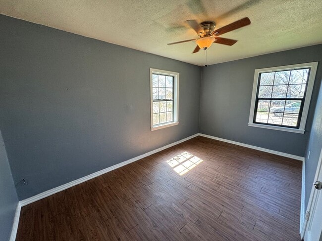 Building Photo - Mcgregor ISD 3 Bedroom