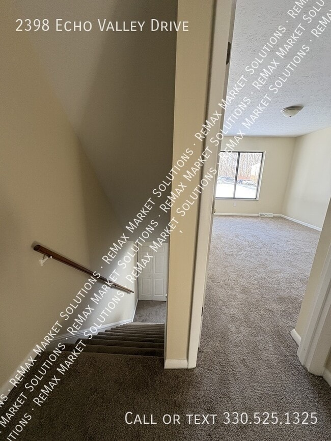 Building Photo - 2398 Echo Valley Dr