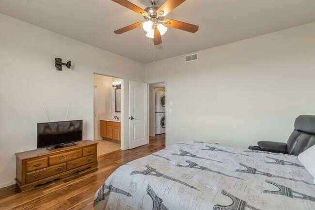 Building Photo - 2315 Broadleaf Loop