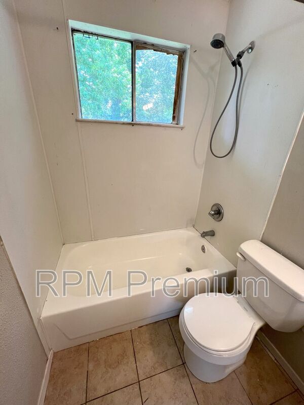 Building Photo - 6132 Pontotoc St