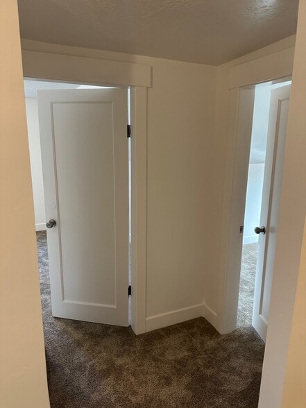 Building Photo - 479 W Center St