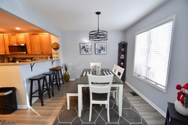 Building Photo - 15 Heritage Ct