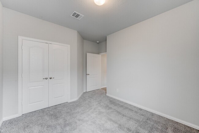 Building Photo - 1229 Red Hills Dr