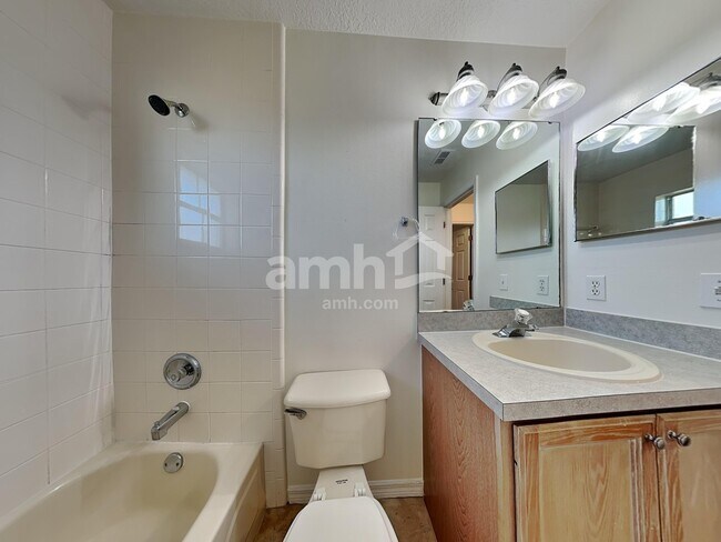 Building Photo - 1621 Christa Ct