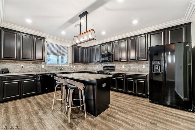 Building Photo - 900 Lotus Falls St