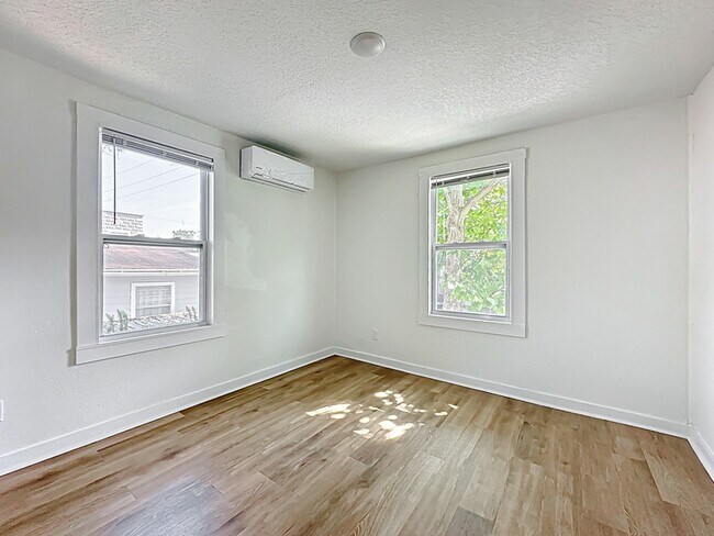 Building Photo - 844 Tyler St