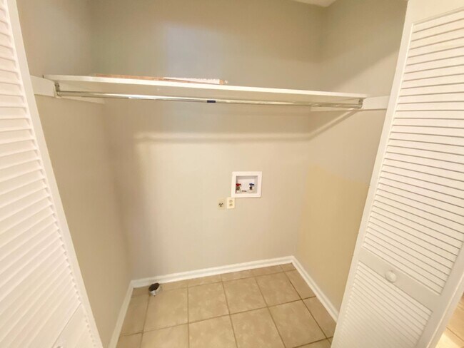 Building Photo - 40 Willowbrook Dr NW
