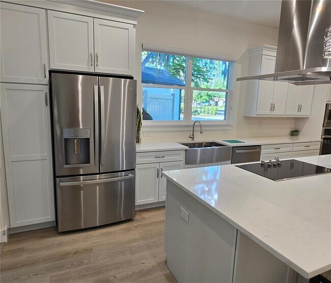 Building Photo - 106 Lake Dr