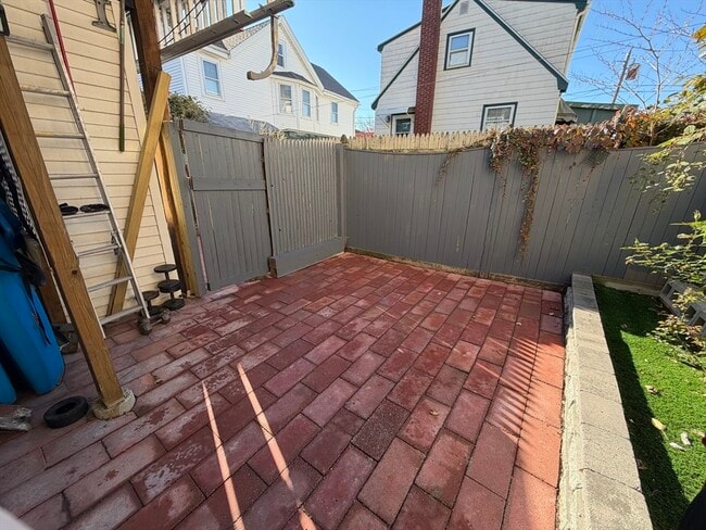 Building Photo - 15 Moore St