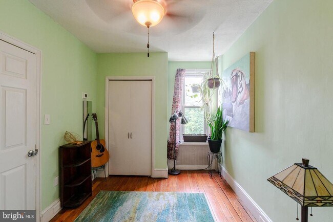 Building Photo - 456 Lyceum Ave
