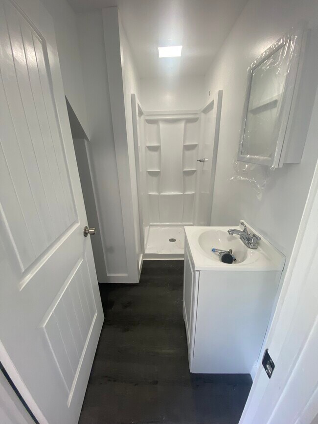 Building Photo - 70 Church St