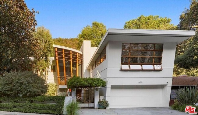 Building Photo - 3600 Mandeville Canyon Rd