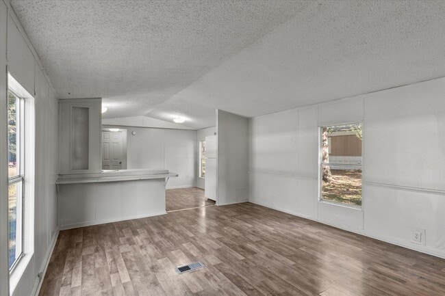 Building Photo - Beautifully Updated 3BR/2BA Trailer in Muscle Shoals – Quiet Country Living