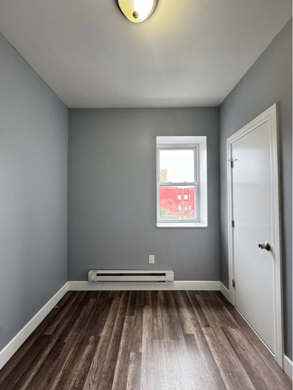 Building Photo - 153 Ave E