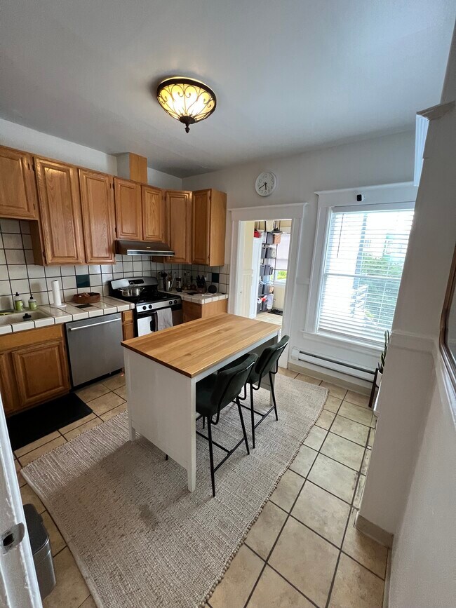 Building Photo - 649 5th Ave