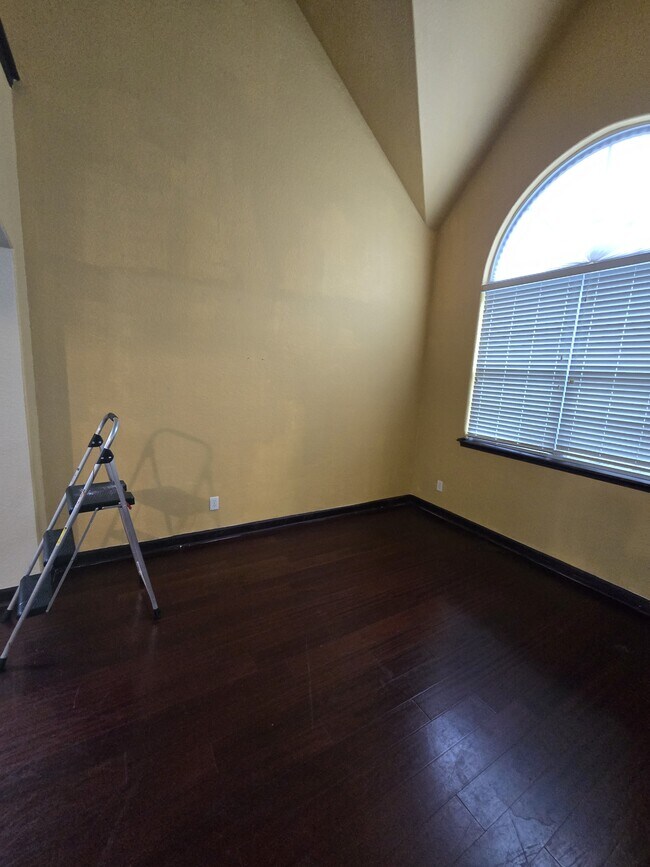 Building Photo - 2009 Breck Ave