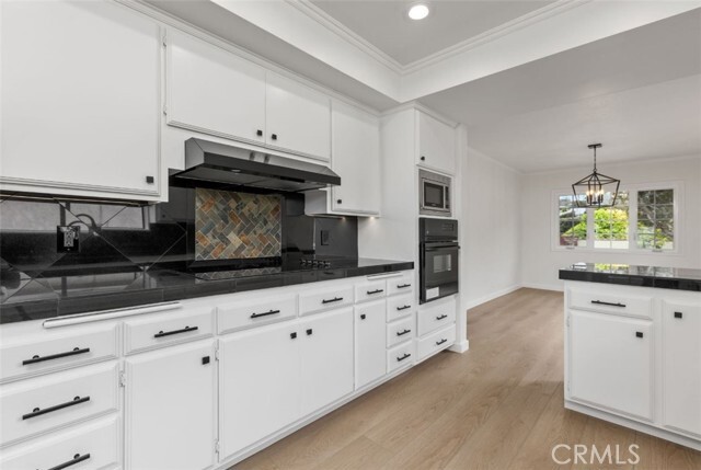 Building Photo - 621 Paseo de los Reyes