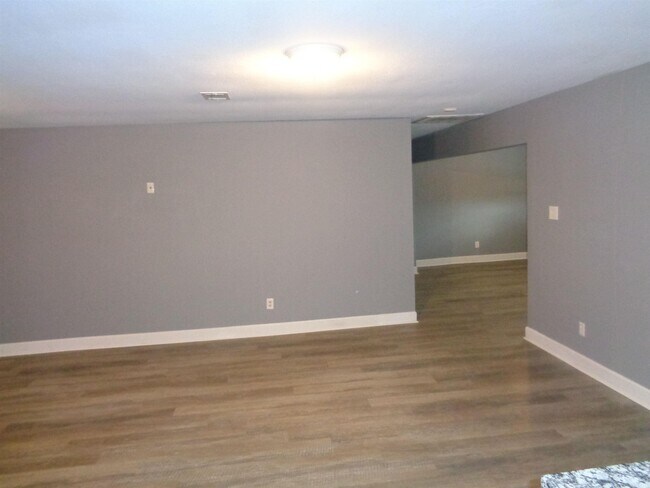Building Photo - 3402 Lehigh Dr