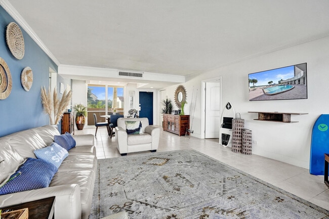 Building Photo - 132 Lakeshore Dr