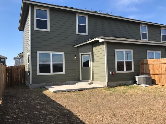 Building Photo - Town home for rent