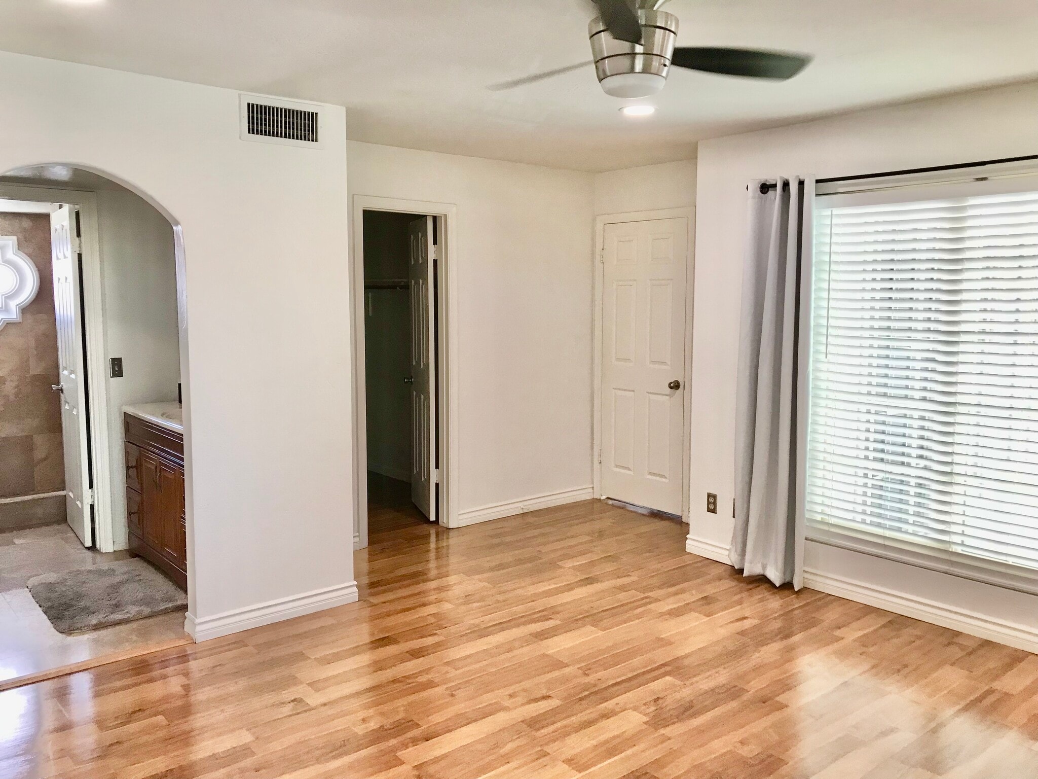 Master Bedroom - 7800 E Lincoln Dr