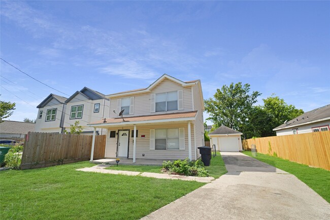 Primary Photo - 1413 Featherstone St