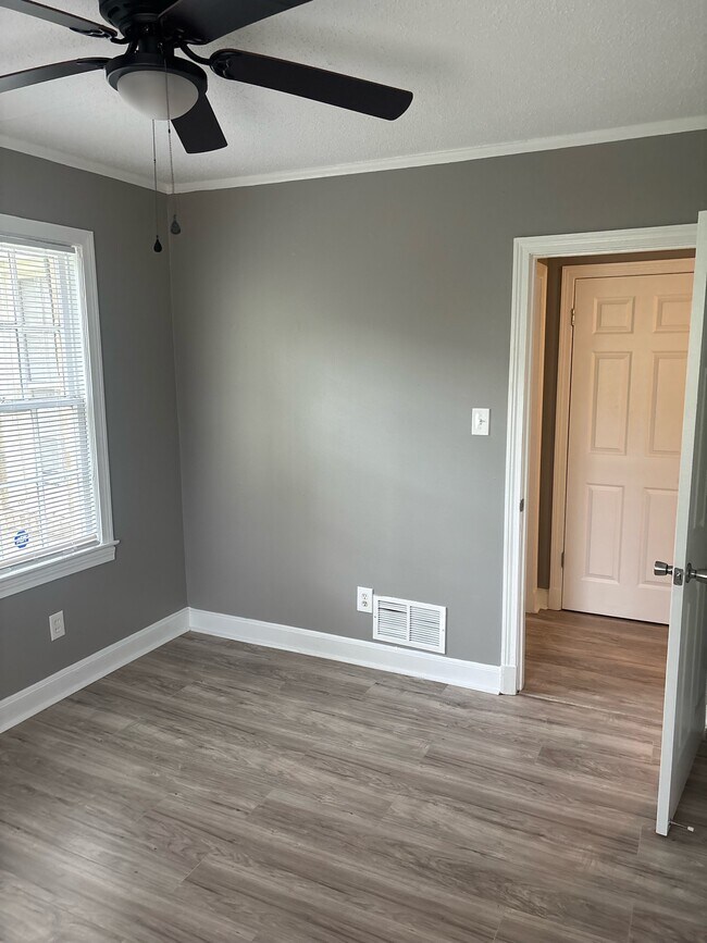 Building Photo - 1495 Marianna St