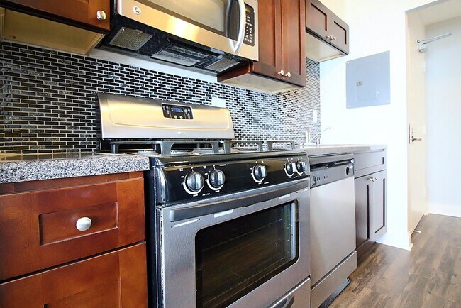 Building Photo - 47 E Schiller St