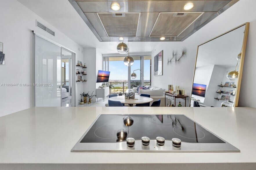 Building Photo - 1100 Biscayne Blvd