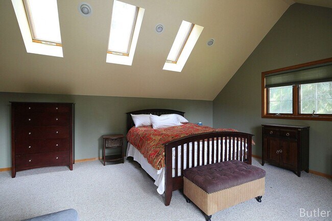 Building Photo - CLICK "REQUEST A TOUR" NOW!