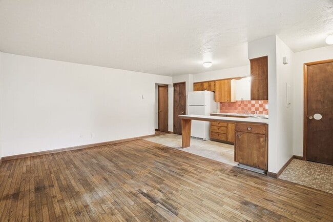 Building Photo - 1611 W 8th Ave