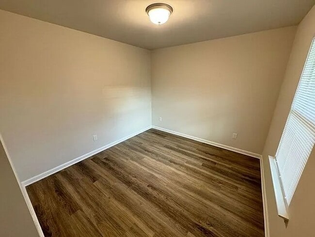 Building Photo - Modern Four Bedroom Home