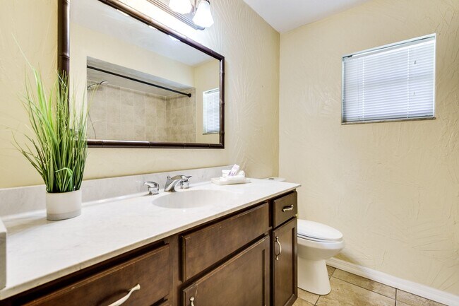 Building Photo - Charming 3BR/2BA Single-Family Home in Por...