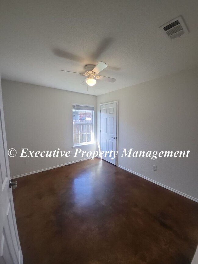 Building Photo - 2921 Starlight Dr