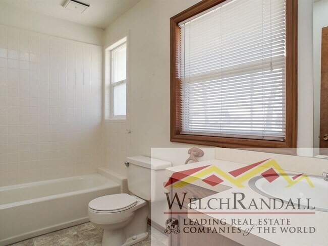 Building Photo - Beautiful 4 Bedroom Home in Layton