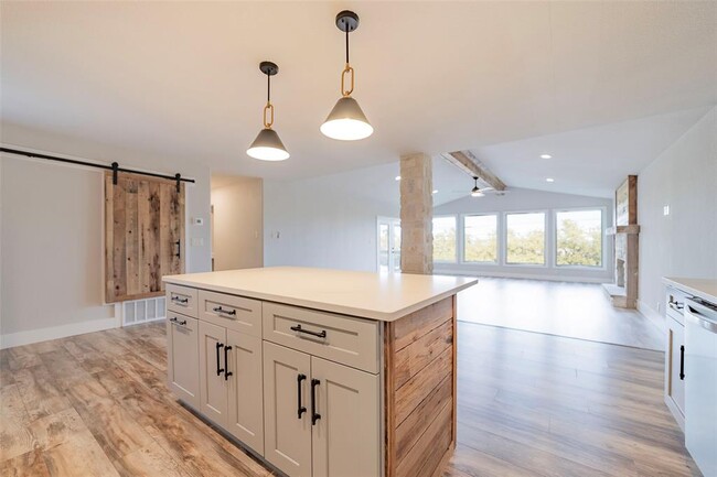 Building Photo - 620 Galston
