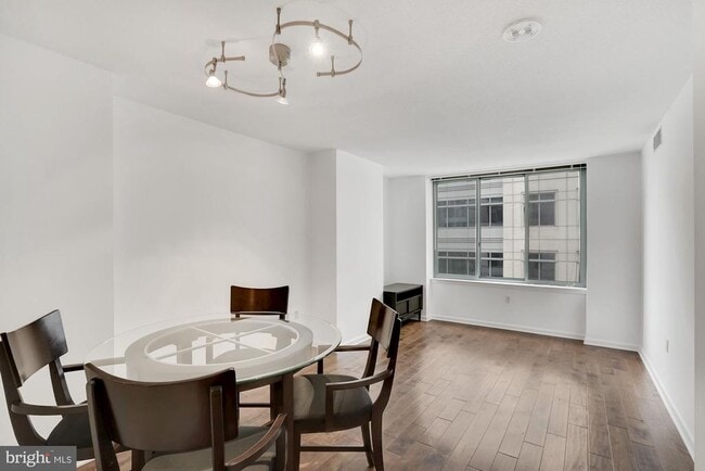 Building Photo - 851 N Glebe Rd