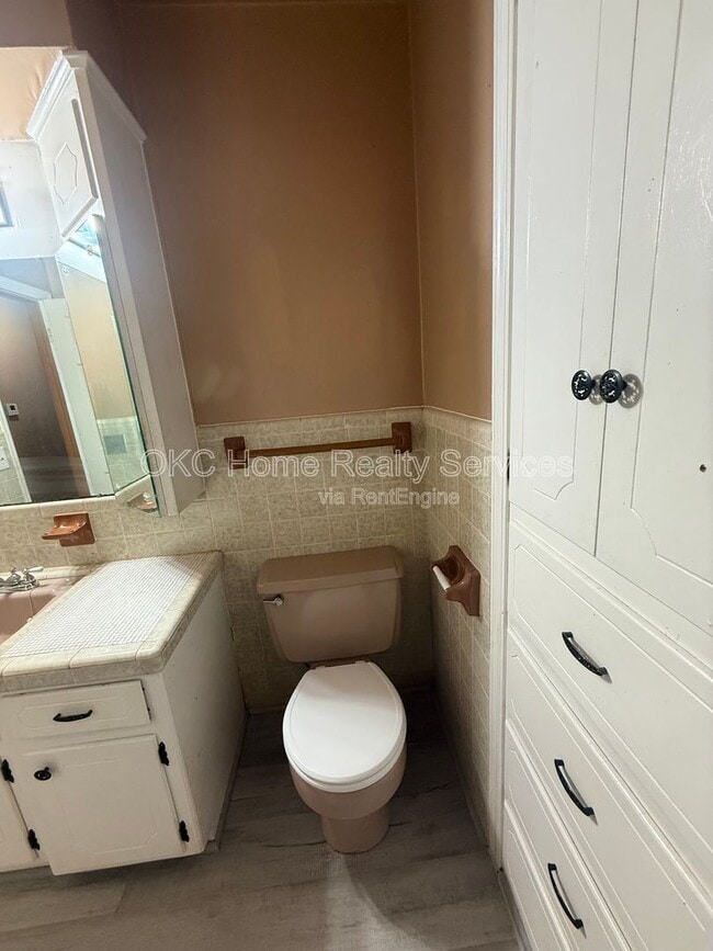 Building Photo - 118 SW 1st St