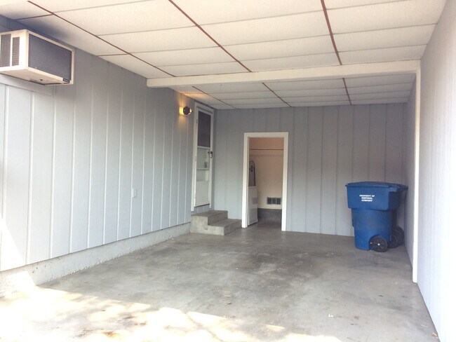 Building Photo - Charming Duplex Near Downtown Santa Rosa!