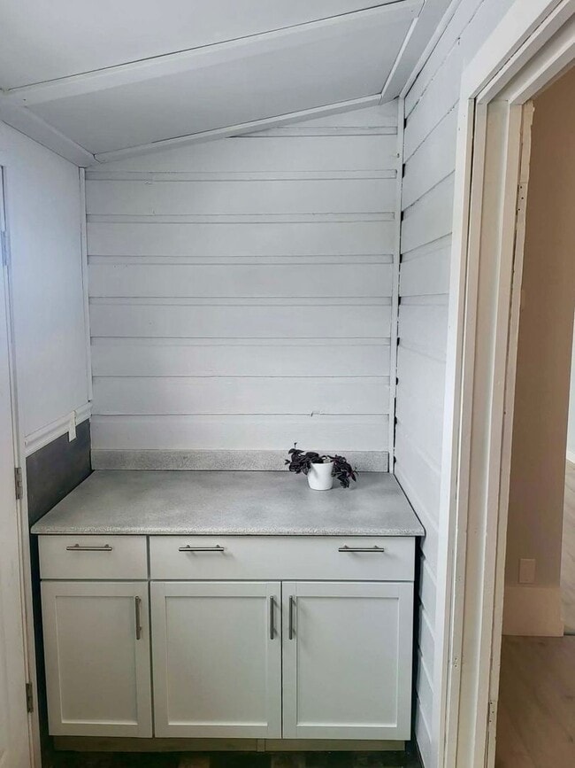 Building Photo - 312 E Electric St