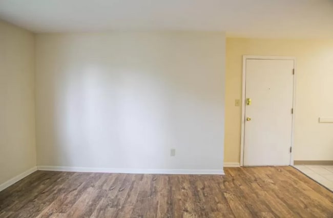 Building Photo - 1662 Summit St