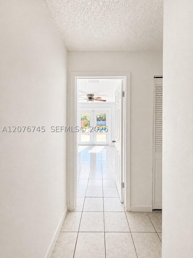 Building Photo - 3011 SW 117th Ct