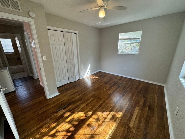 Building Photo - Fenced in four bedroom house near beautiful Gulfport