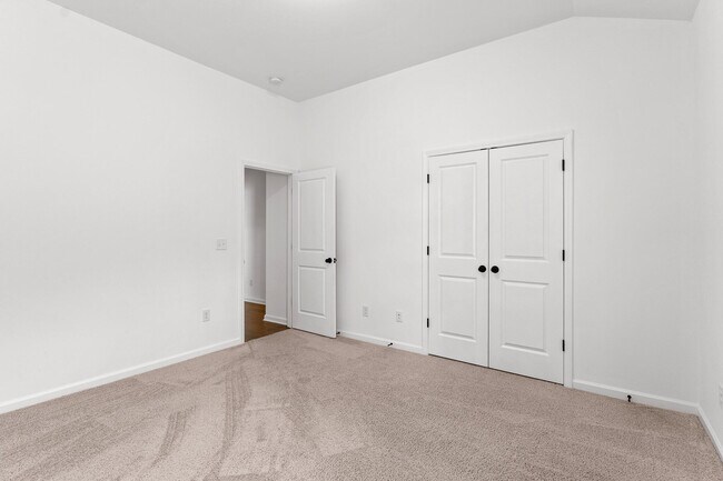 Building Photo - 3004 Earlham Wy